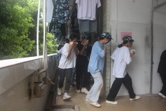 軍訓(xùn)進(jìn)行時——消防演練，筑牢校園安全防線